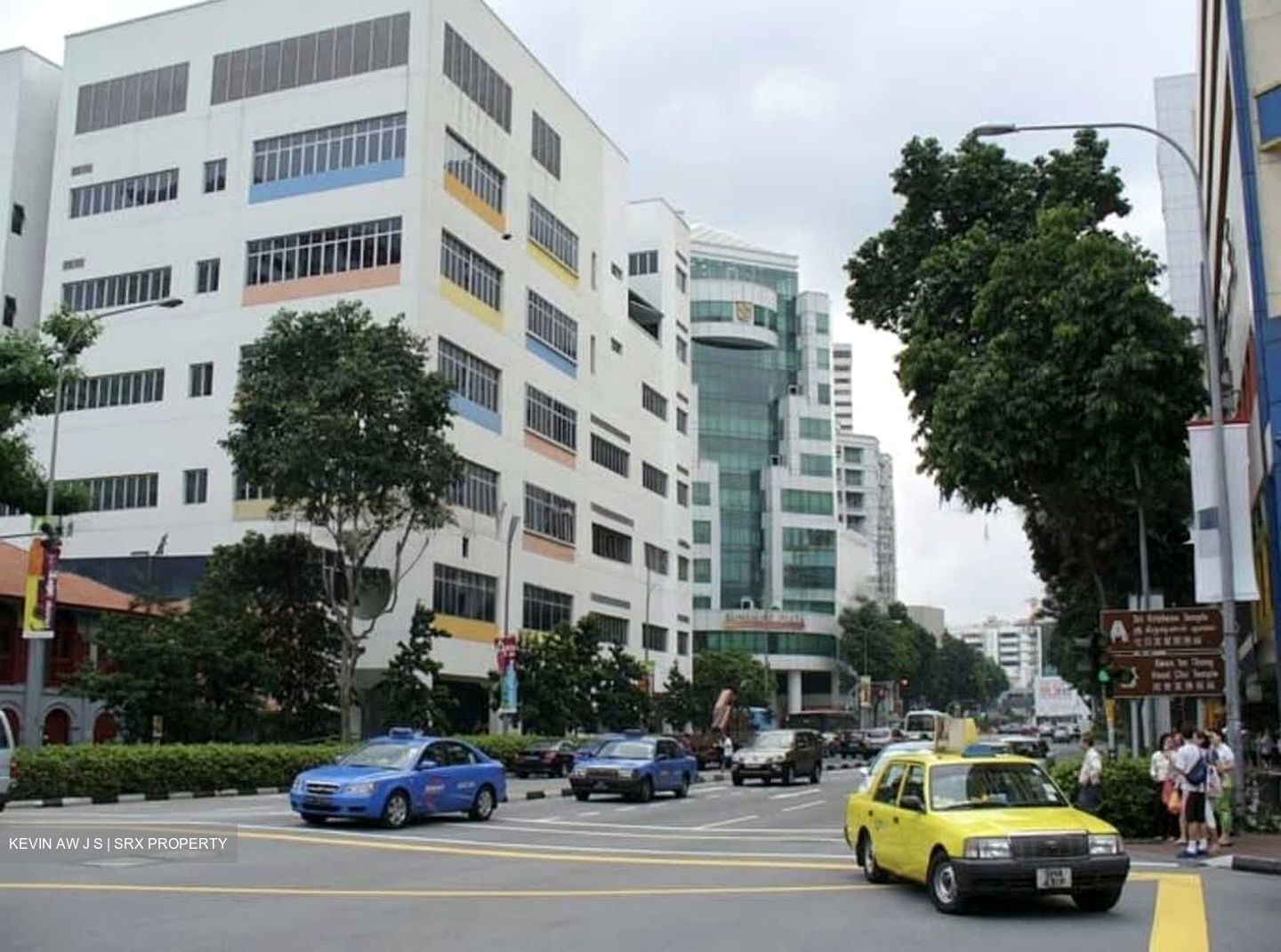 Middle Road (D7), Retail #528653511